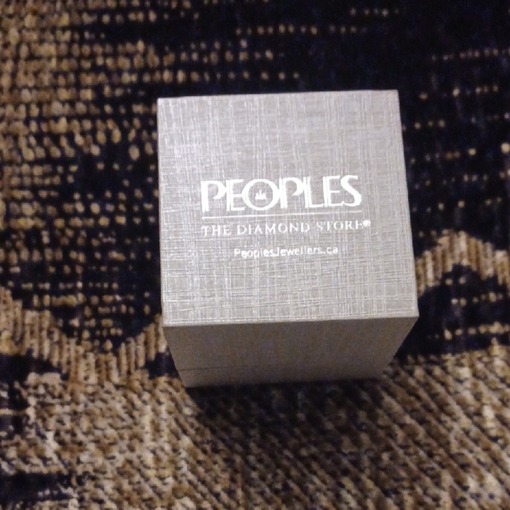 4/$30 Peoples Jewellers Silver Gift Box - Ring Groove